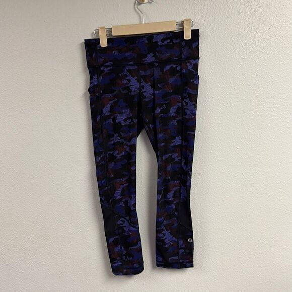 Lululemon Black Purple Camo Wunder Under Crop‎ Yoga Leggings Size 2 - Picture 1 of 8